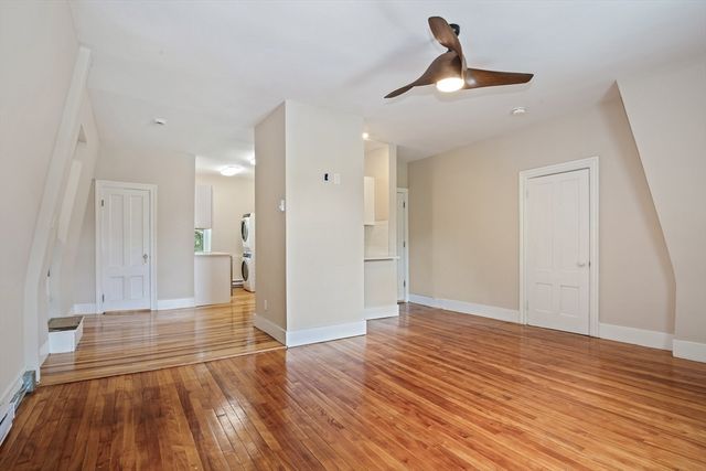 35 Oak Ave, Worcester, MA 01605