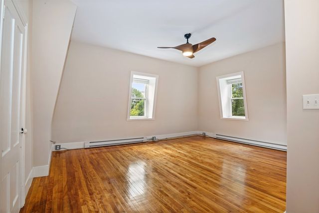 35 Oak Ave, Worcester, MA 01605
