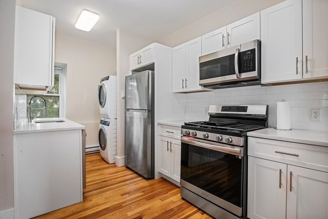35 Oak Ave, Worcester, MA 01605