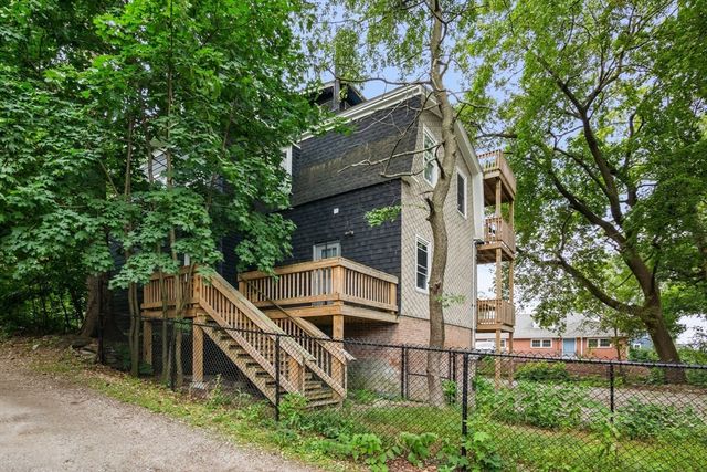 35 Oak Ave, Worcester, MA 01605