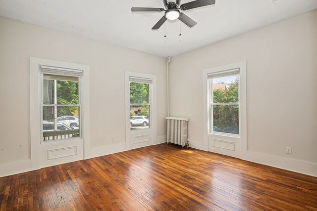 35 Oak Ave, Worcester, MA 01605