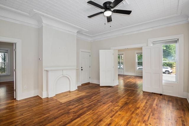 35 Oak Ave, Worcester, MA 01605