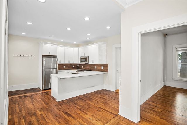 35 Oak Ave, Worcester, MA 01605