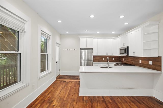 35 Oak Ave, Worcester, MA 01605