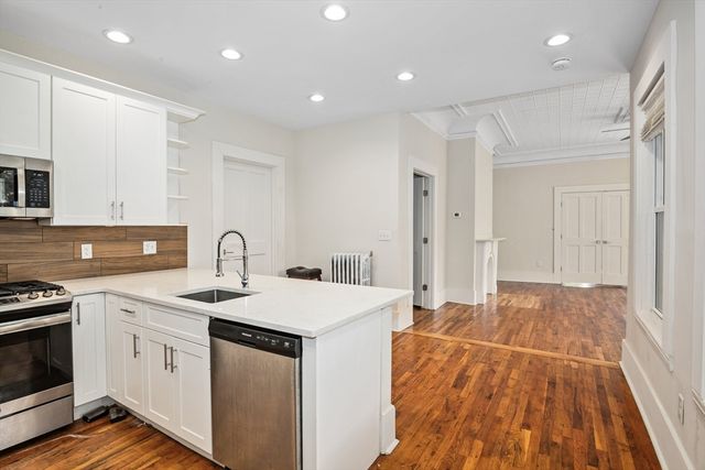 35 Oak Ave, Worcester, MA 01605