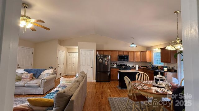 1140 Stephenson Court, Lenoir, NC 28645