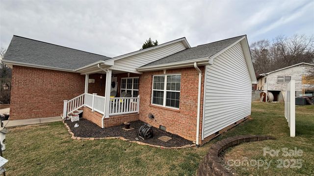 1140 Stephenson Court, Lenoir, NC 28645