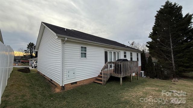 1140 Stephenson Court, Lenoir, NC 28645