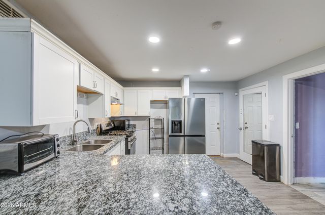 1901 E ENCINAS Lane, Phoenix, AZ 85040