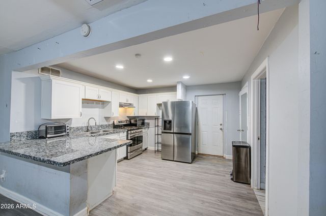 1901 E ENCINAS Lane, Phoenix, AZ 85040