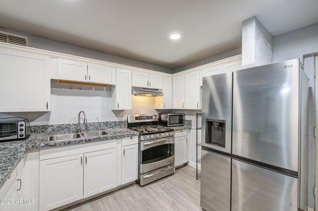 1901 E ENCINAS Lane, Phoenix, AZ 85040
