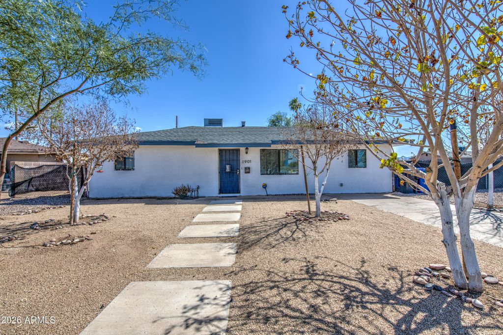 1901 E ENCINAS Lane, Phoenix, AZ 85040