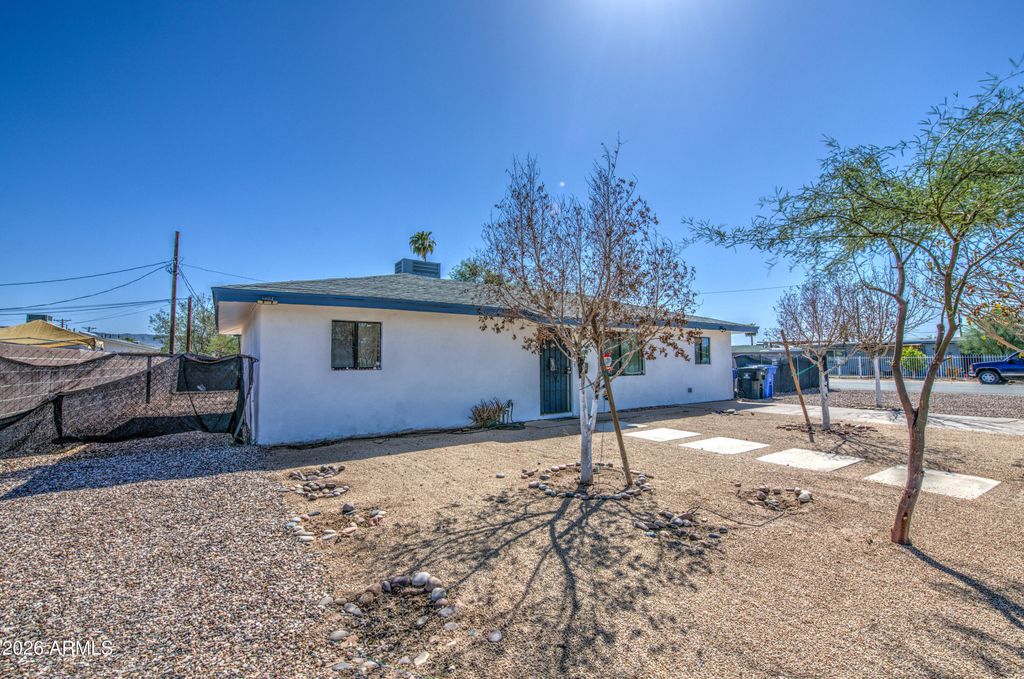 1901 E ENCINAS Lane, Phoenix, AZ 85040 — photo 3