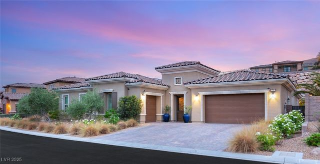 21 GRAND MASTERS Drive, Las Vegas, NV 89141