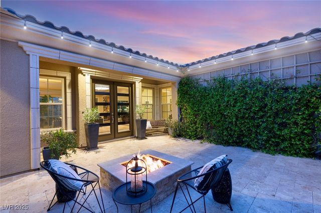 21 GRAND MASTERS Drive, Las Vegas, NV 89141