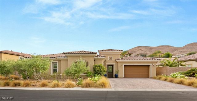 21 GRAND MASTERS Drive, Las Vegas, NV 89141