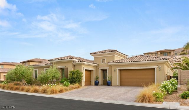 21 GRAND MASTERS Drive, Las Vegas, NV 89141