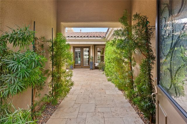 21 GRAND MASTERS Drive, Las Vegas, NV 89141