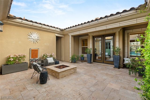 21 GRAND MASTERS Drive, Las Vegas, NV 89141