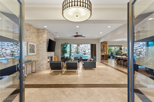 21 GRAND MASTERS Drive, Las Vegas, NV 89141