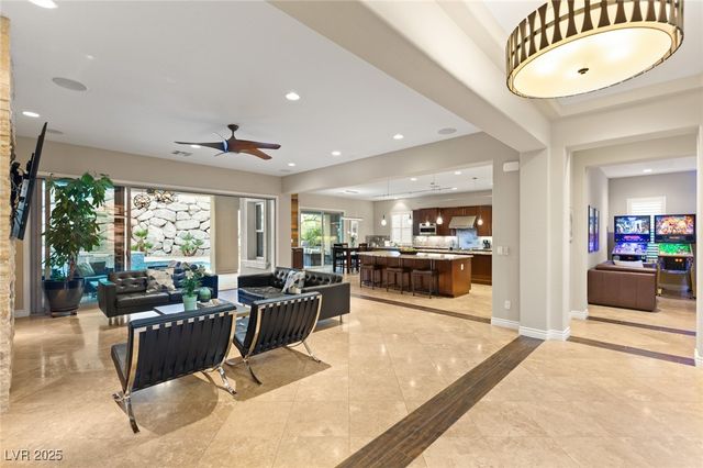 21 GRAND MASTERS Drive, Las Vegas, NV 89141