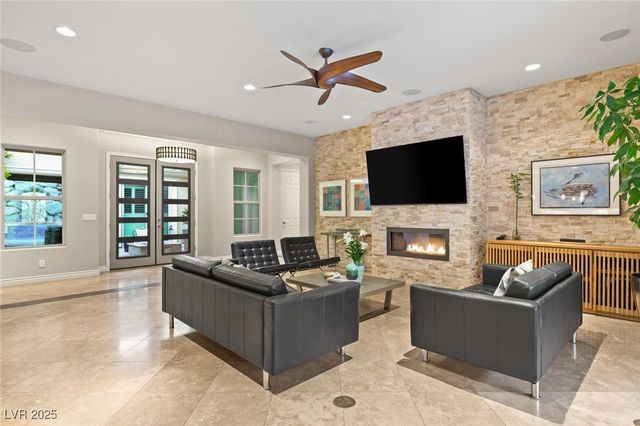 21 GRAND MASTERS Drive, Las Vegas, NV 89141