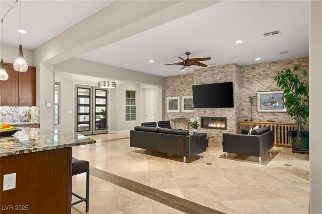 21 GRAND MASTERS Drive, Las Vegas, NV 89141