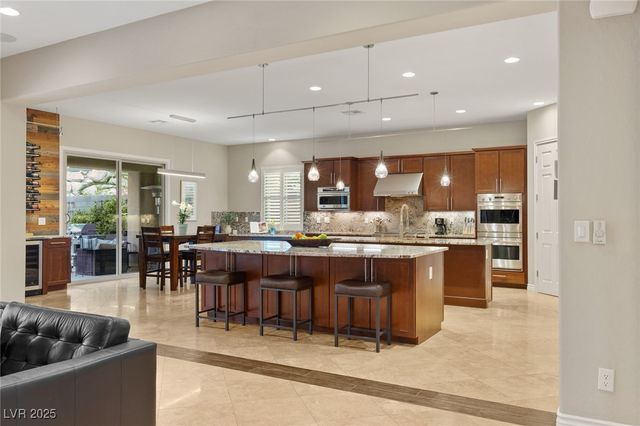 21 GRAND MASTERS Drive, Las Vegas, NV 89141