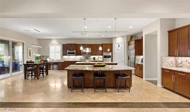 21 GRAND MASTERS Drive, Las Vegas, NV 89141