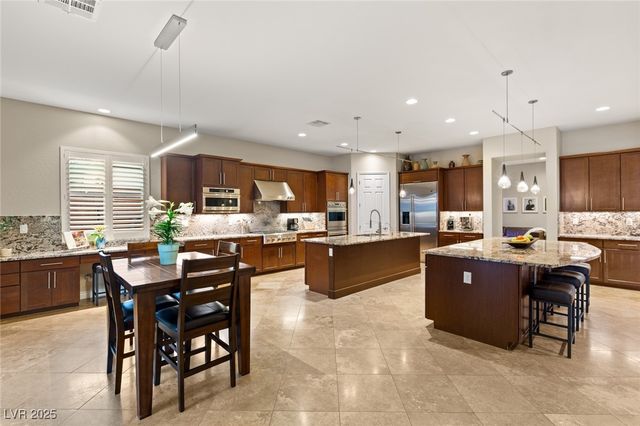 21 GRAND MASTERS Drive, Las Vegas, NV 89141