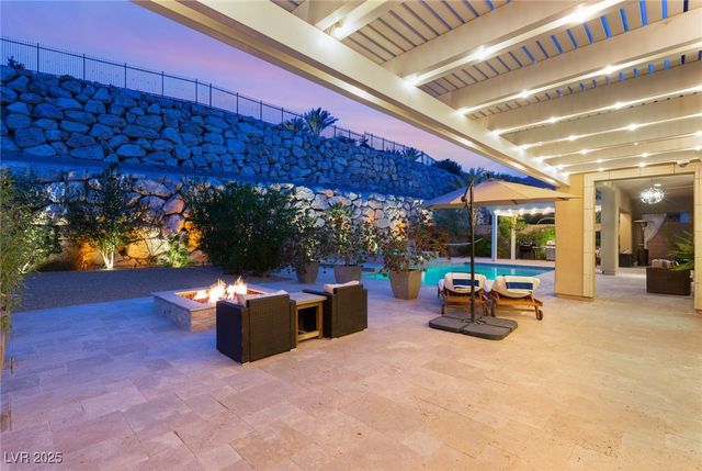 21 GRAND MASTERS Drive, Las Vegas, NV 89141