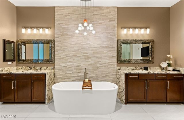 21 GRAND MASTERS Drive, Las Vegas, NV 89141