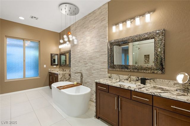 21 GRAND MASTERS Drive, Las Vegas, NV 89141