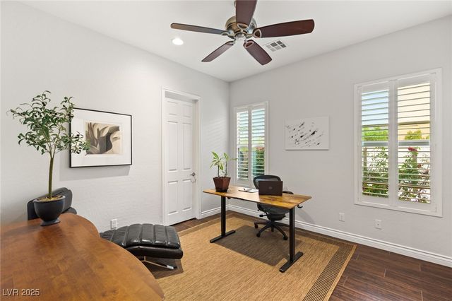 21 GRAND MASTERS Drive, Las Vegas, NV 89141