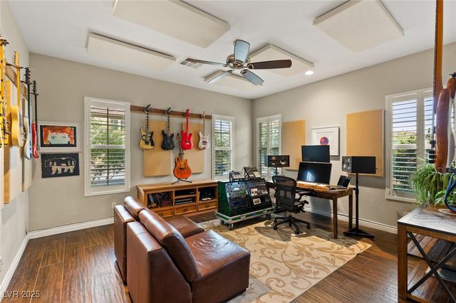 21 GRAND MASTERS Drive, Las Vegas, NV 89141