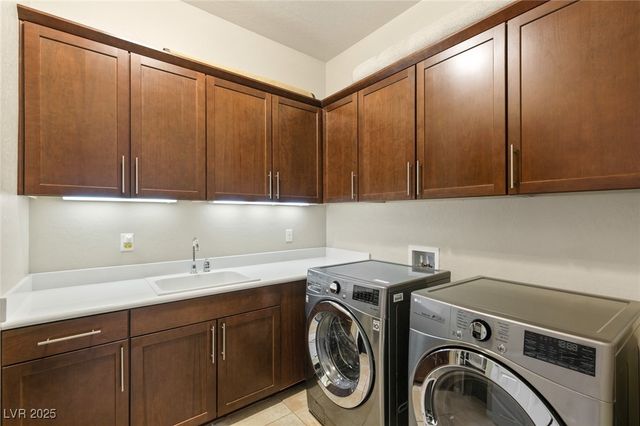 21 GRAND MASTERS Drive, Las Vegas, NV 89141