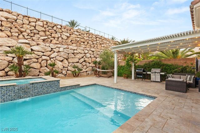 21 GRAND MASTERS Drive, Las Vegas, NV 89141