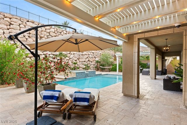 21 GRAND MASTERS Drive, Las Vegas, NV 89141