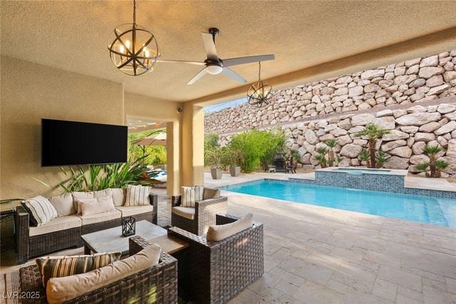 21 GRAND MASTERS Drive, Las Vegas, NV 89141