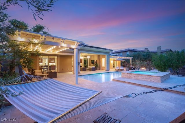 21 GRAND MASTERS Drive, Las Vegas, NV 89141