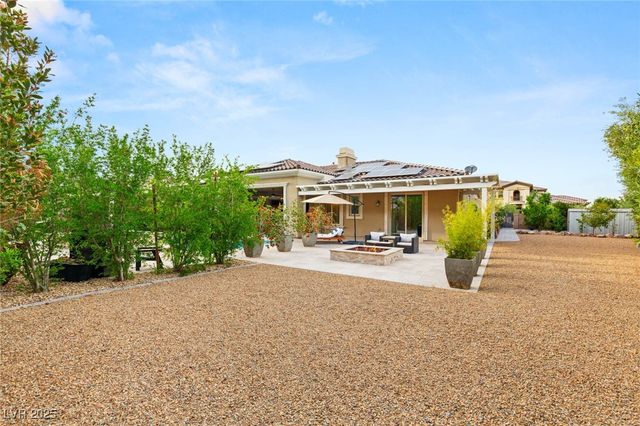 21 GRAND MASTERS Drive, Las Vegas, NV 89141