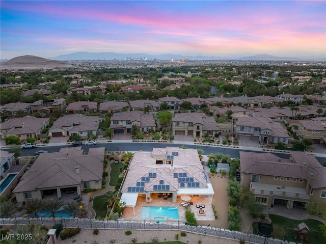 21 GRAND MASTERS Drive, Las Vegas, NV 89141