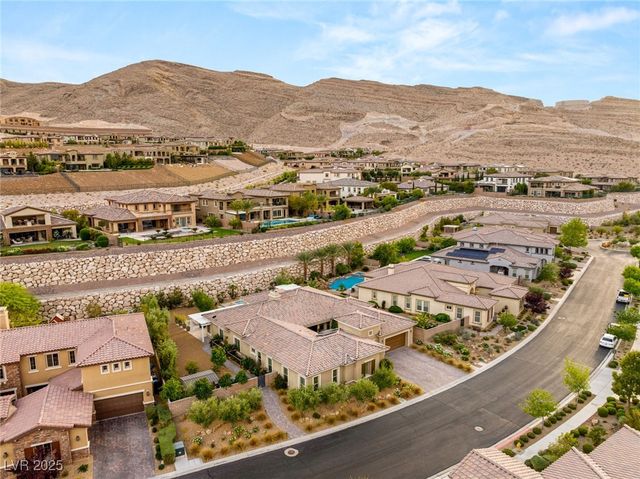 21 GRAND MASTERS Drive, Las Vegas, NV 89141