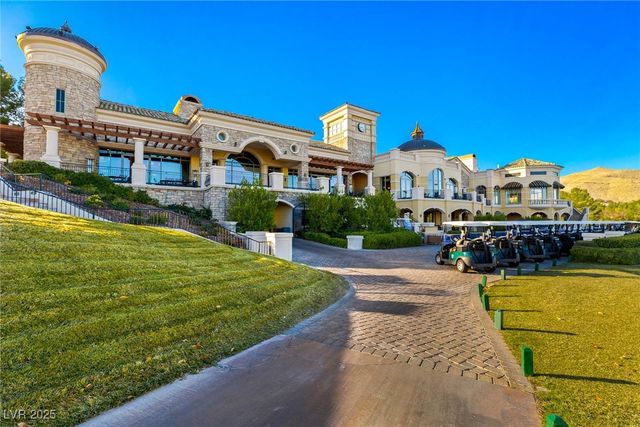 21 GRAND MASTERS Drive, Las Vegas, NV 89141