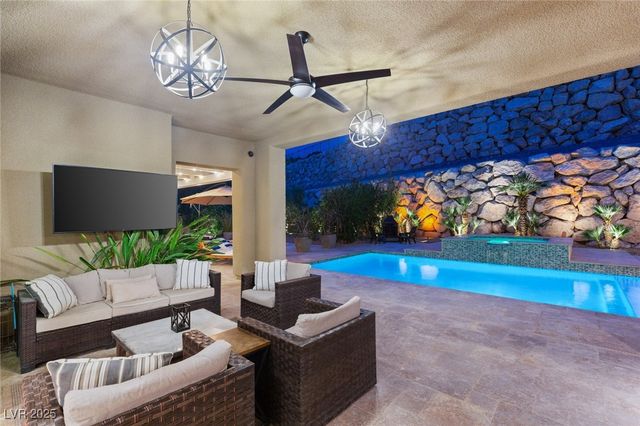 21 GRAND MASTERS Drive, Las Vegas, NV 89141