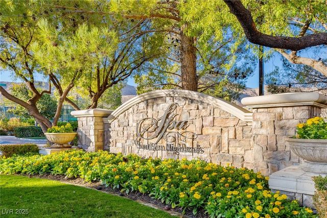 21 GRAND MASTERS Drive, Las Vegas, NV 89141