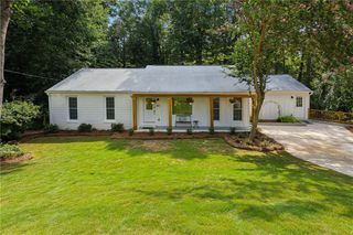 60 Willow Springs Lane, Roswell, GA 30075