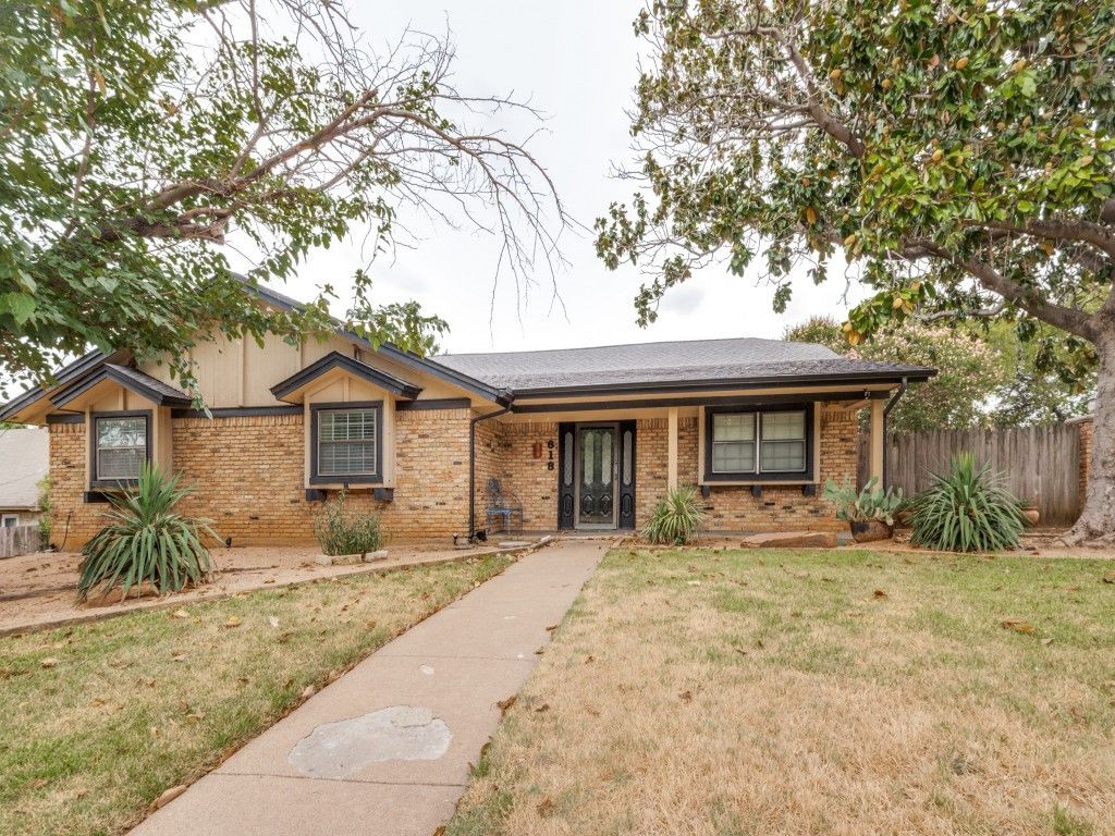 618 Brent Drive, Arlington, TX 76012 — exterior