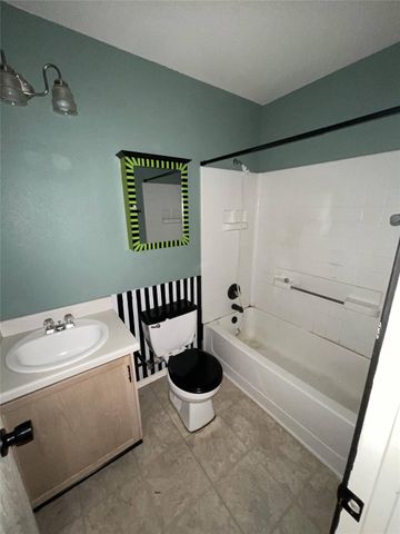 110 Brentwood DR, Leander, TX 78641