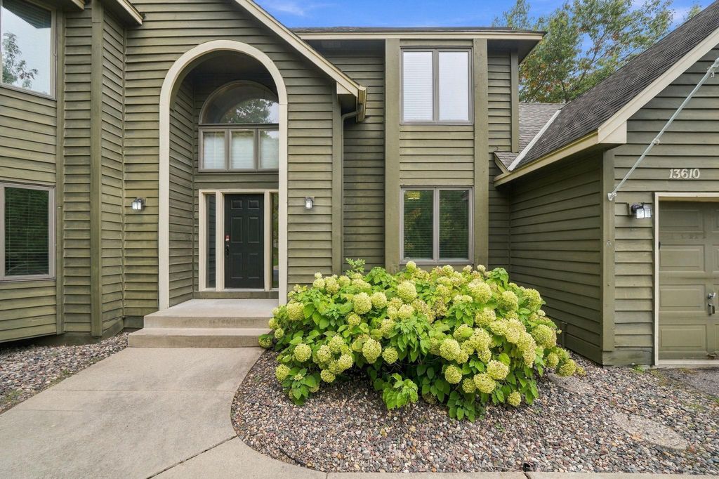 13610 Georgia Drive, Apple Valley, MN 55124 — photo 2